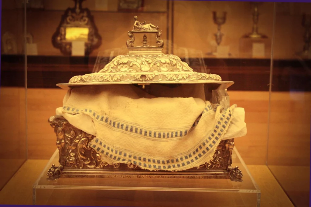 Silver reliquary that houses the Holy Tablecloth of Coria