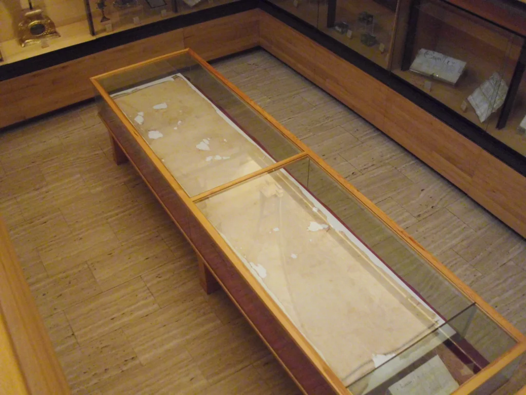Musée de la cathédrale de Coria. Vitrine d’exposition du Saint Linge