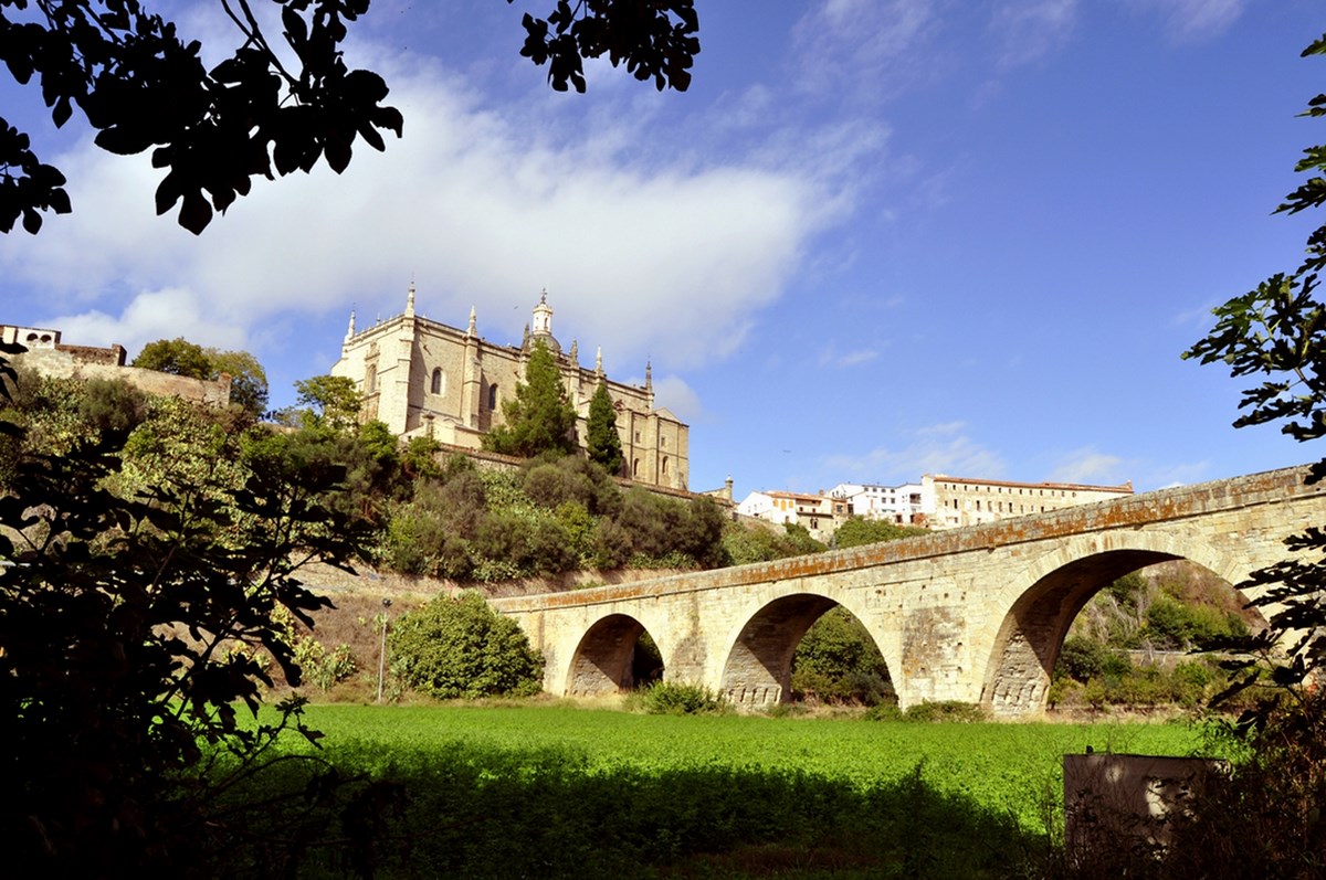 Puente de Piedra de Coria
