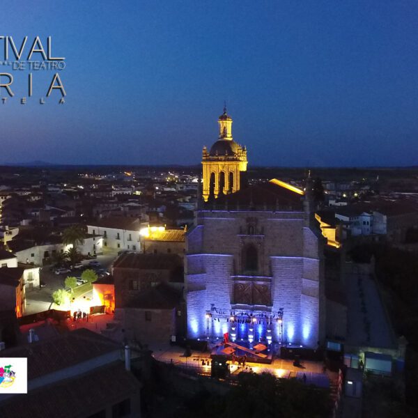 “Arranca el XII Festival Internacional de Teatro Coria Siéntela!”.