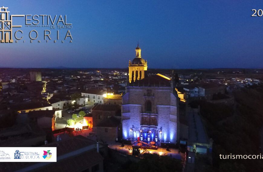 “Arranca el XII Festival Internacional de Teatro Coria Siéntela!”.