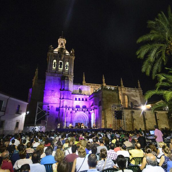 “La Ciudad de Coria a Ritmo de Guitarra”